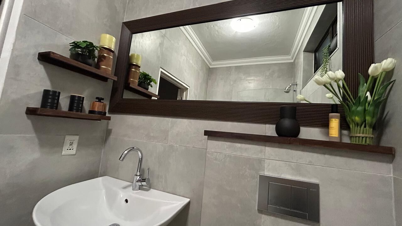 Photo of Bathroom in Shaka's Rock