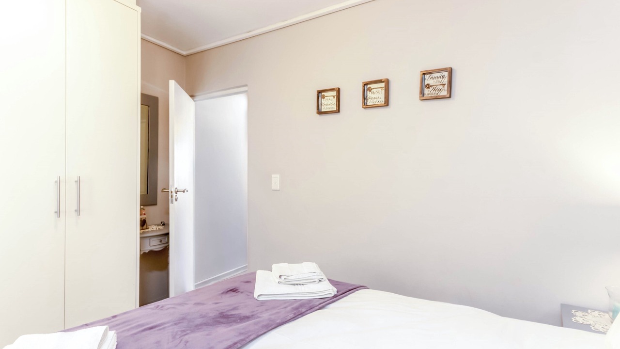 Photo of Bedroom in Lagoon Beach