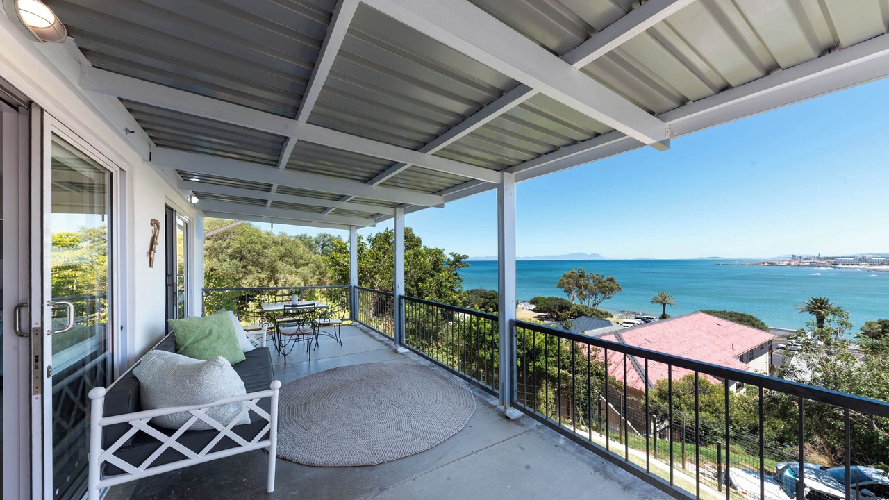 Photo of Patio Balcony in Gordons Bay Central