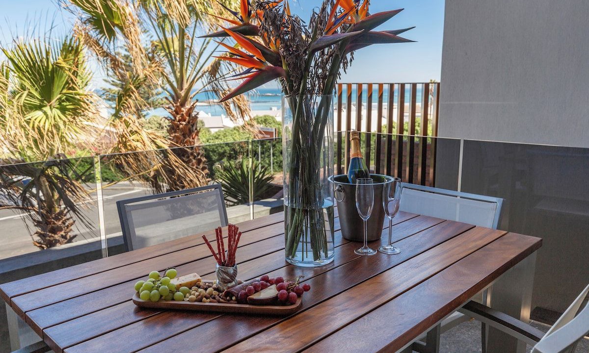 Photo of Others in Bloubergstrand