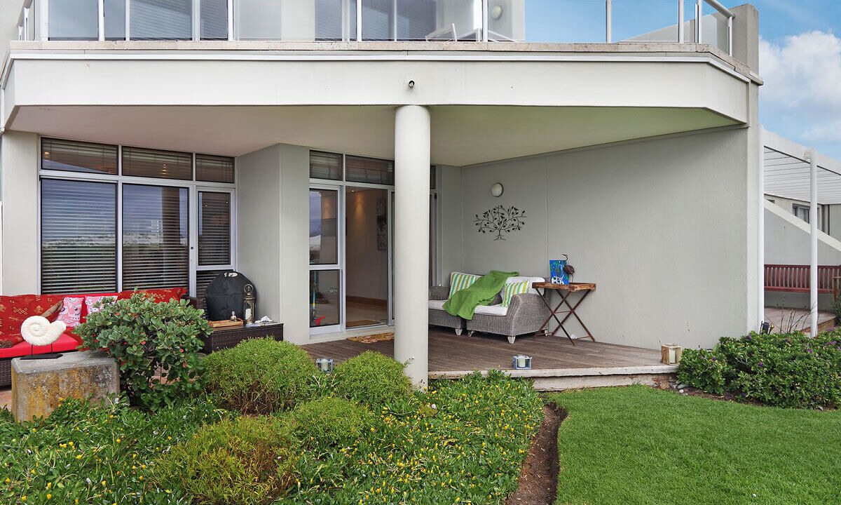 Photo of Patio Balcony in Bloubergstrand