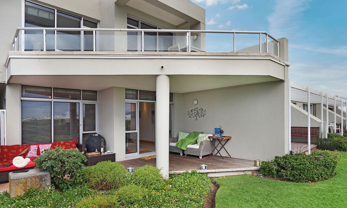Photo of Patio Balcony in Bloubergstrand