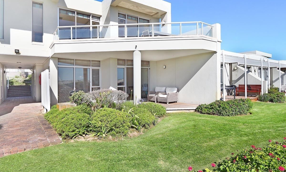 Photo of Patio Balcony in Bloubergstrand