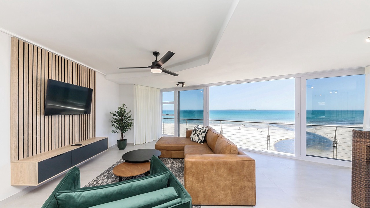 Photo of Livingroom in Lagoon Beach