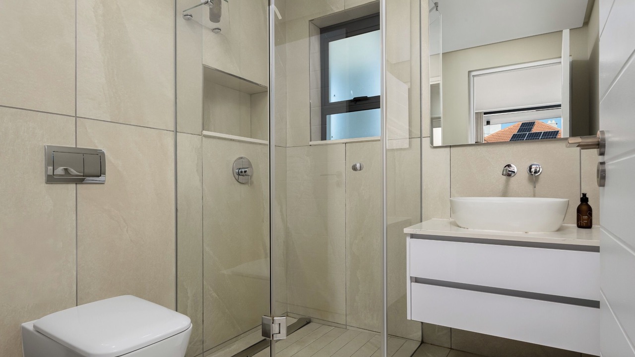 Photo of Bathroom in Sea Point Promenade