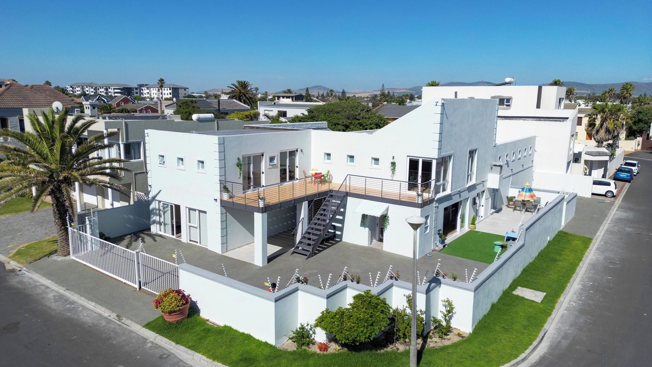Photo of Outdoor in Bloubergstrand