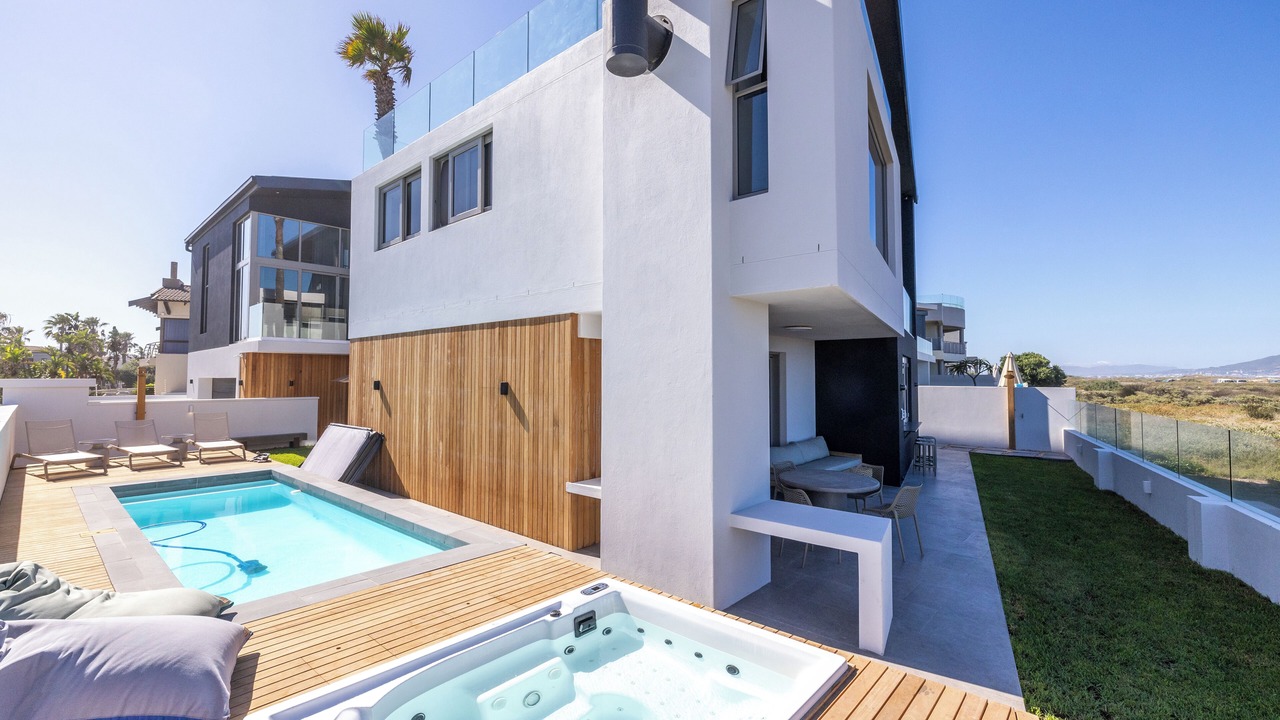 Photo of Patio Balcony in Sunset Beach