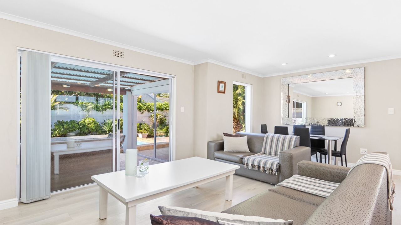 Photo of Livingroom in Blouberg Rise