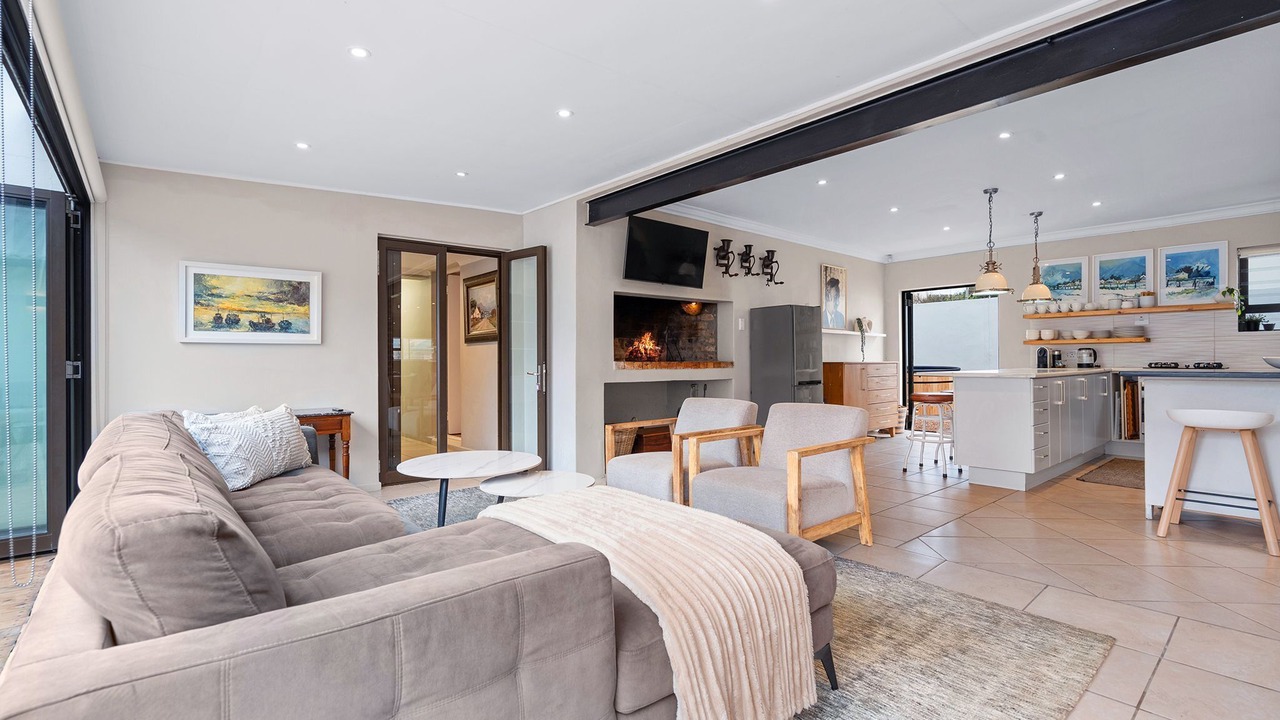 Photo of Livingroom in Betty's Bay