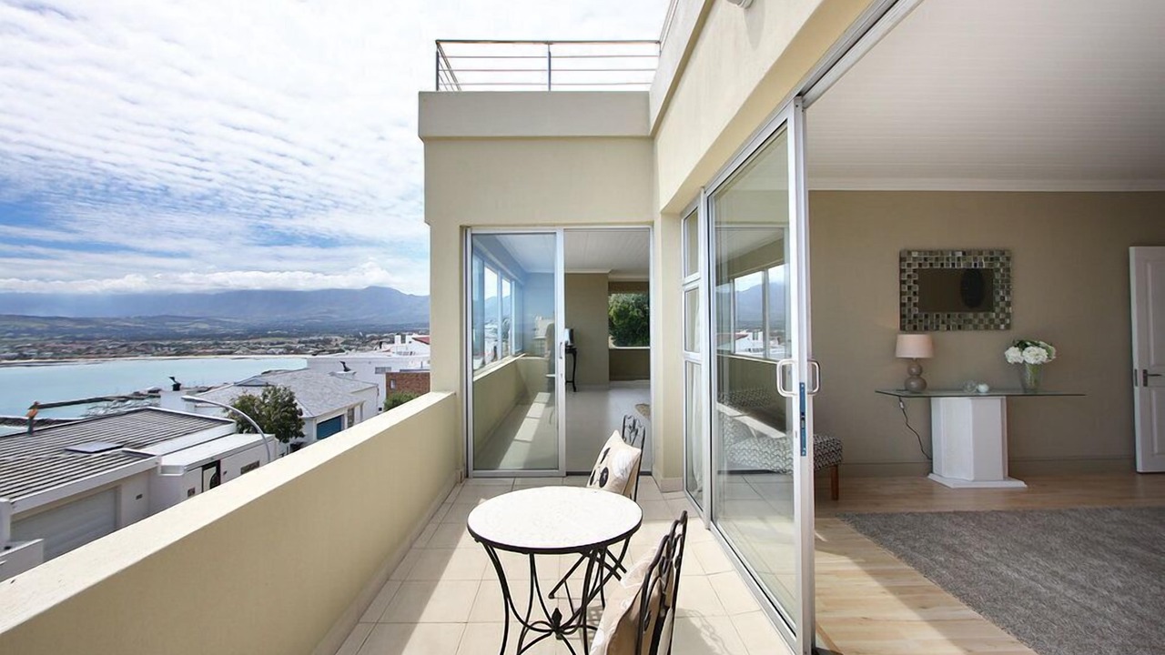 Photo of Patio Balcony in Mountainside