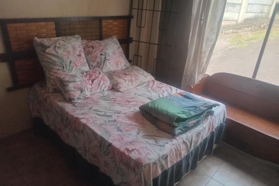 Photo of Bedroom in Amanzimtoti
