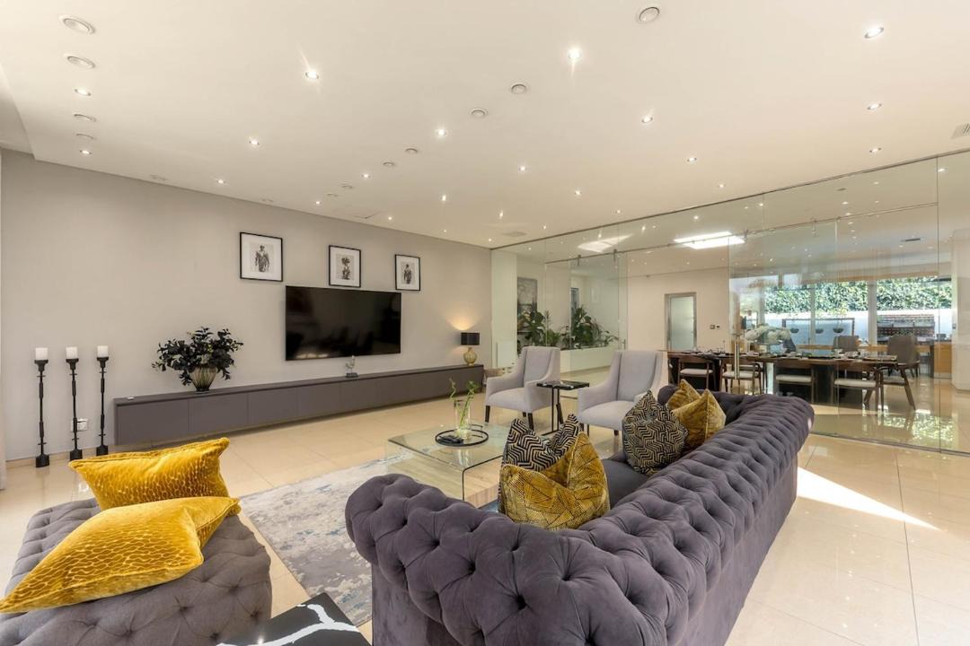 Photo of Livingroom in Bishopscourt