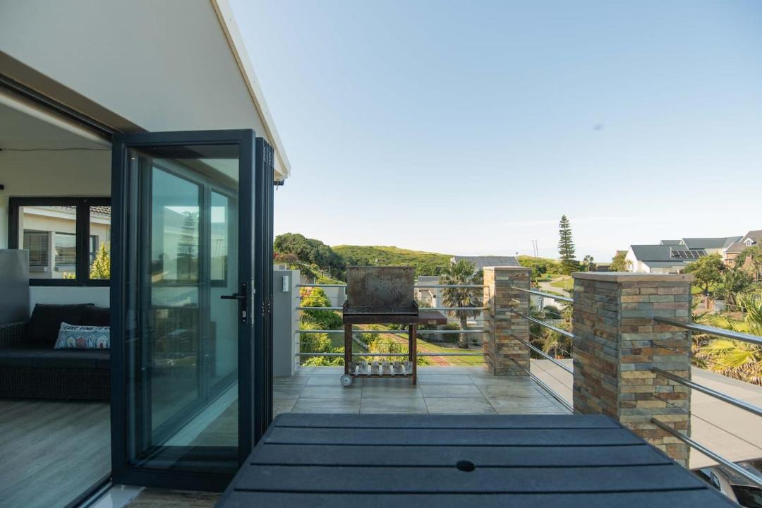 Photo of Patio Balcony in Kini Bay