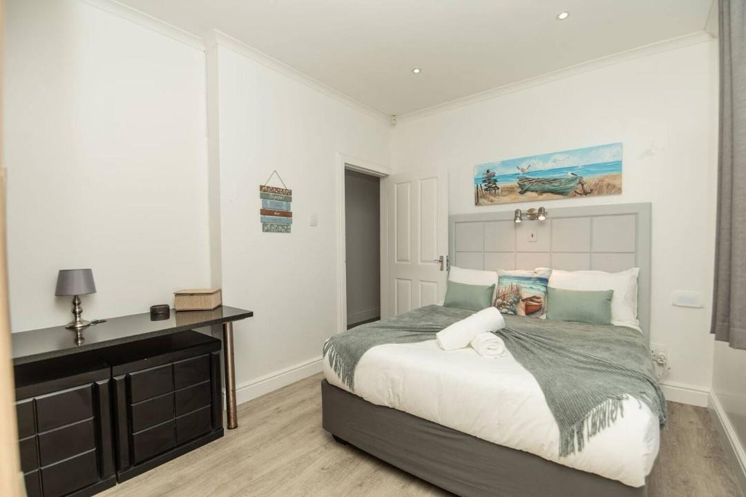 Photo of Bedroom in Kini Bay