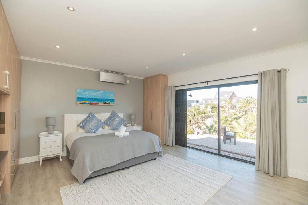 Photo of Bedroom in Kini Bay