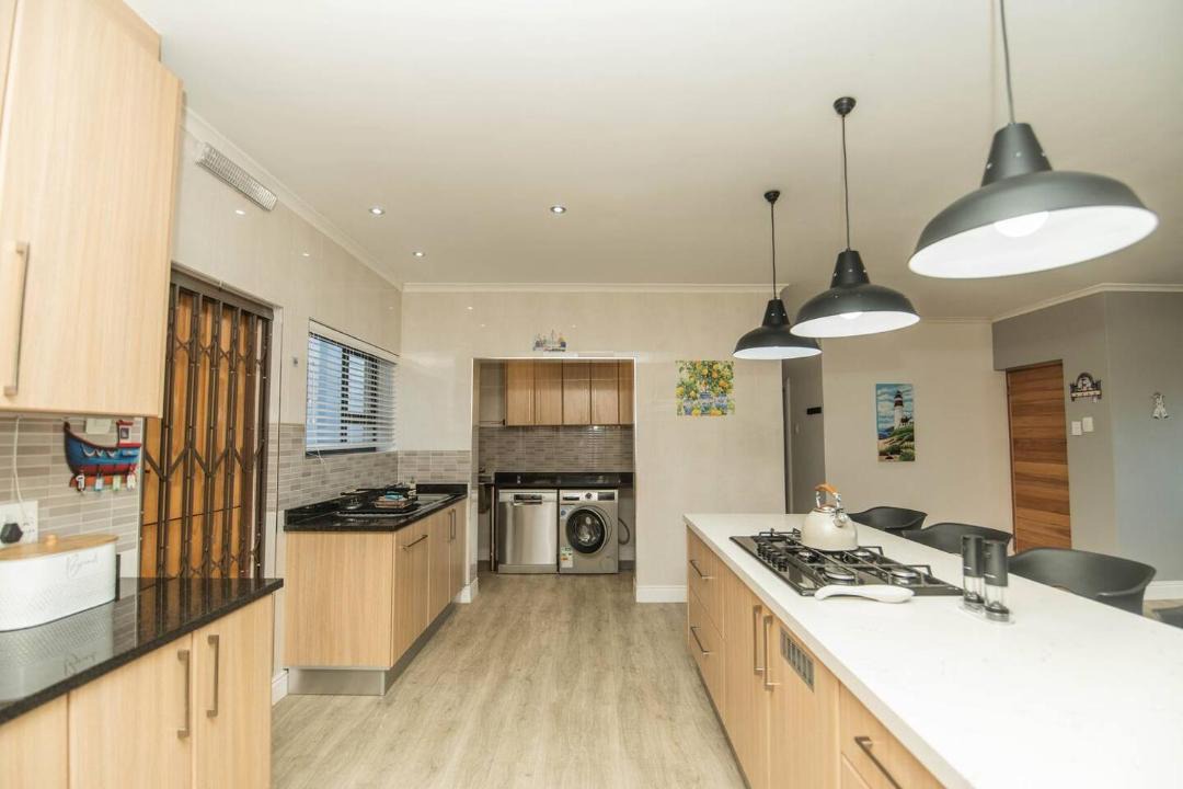 Photo of Kitchen in Kini Bay