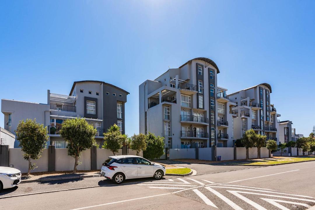 Photo of Others in Bloubergstrand