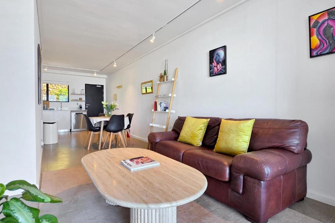 Photo of Livingroom in Redhill