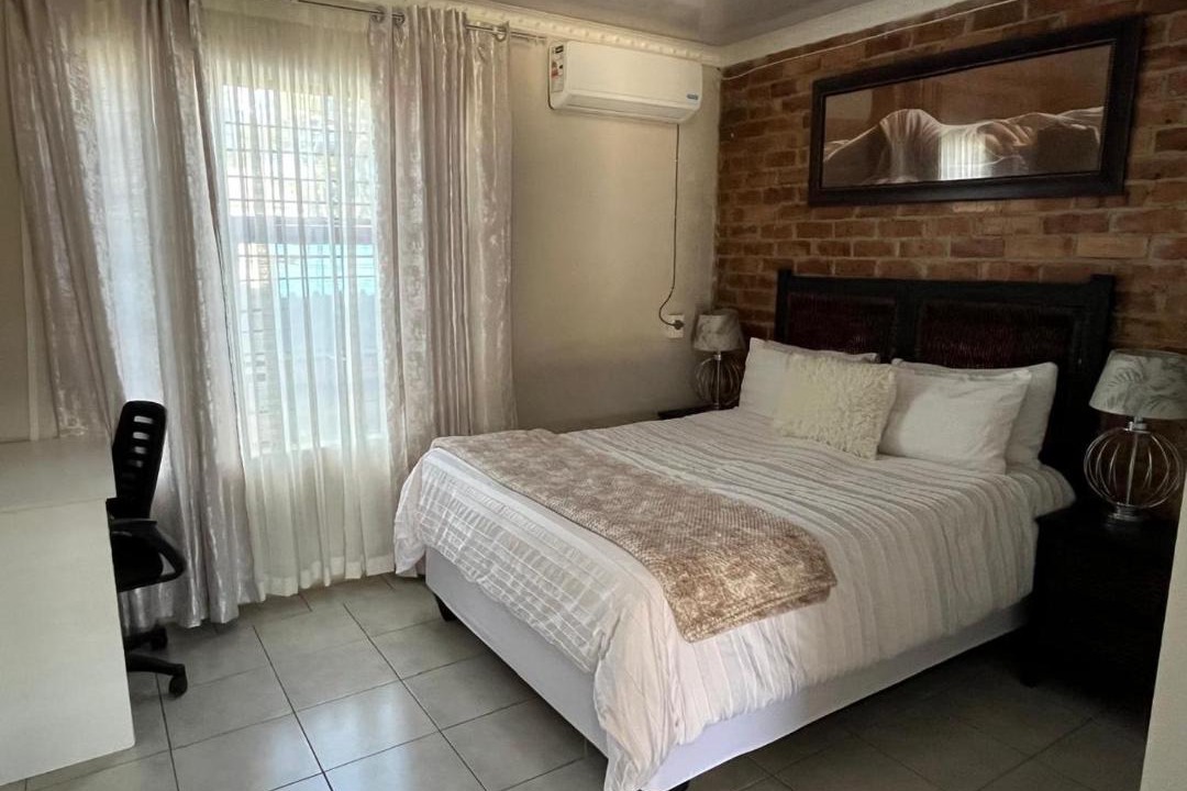 Photo of Bedroom in Taung Station