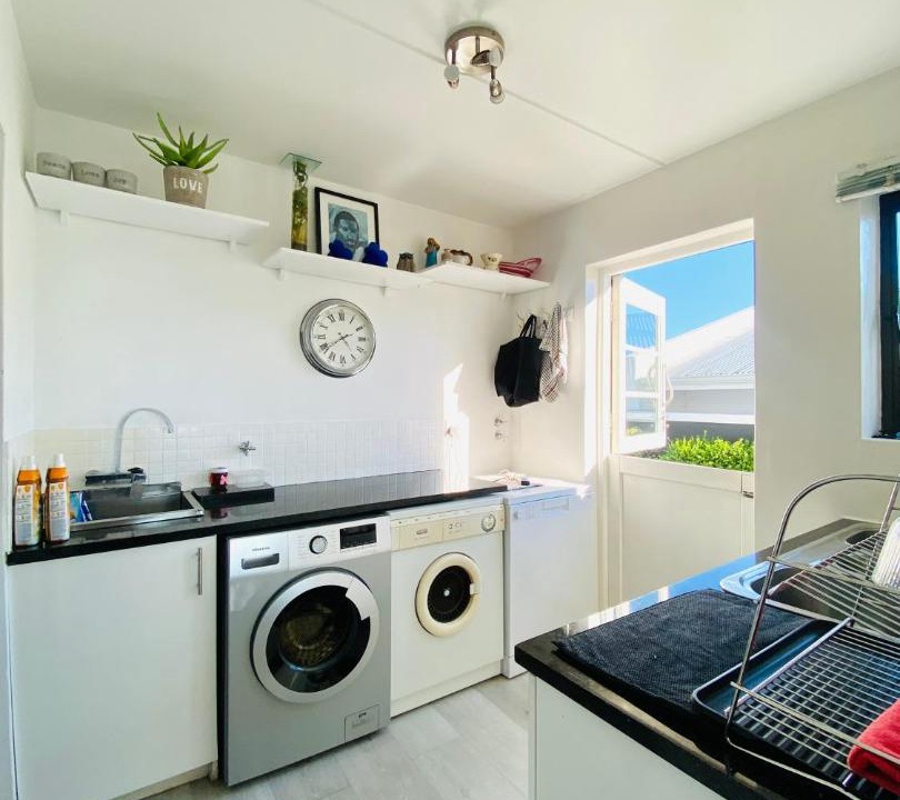 Photo of Kitchen in Grotto Bay