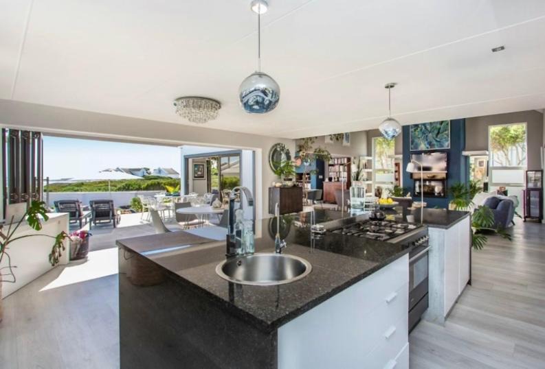 Photo of Kitchen in Grotto Bay