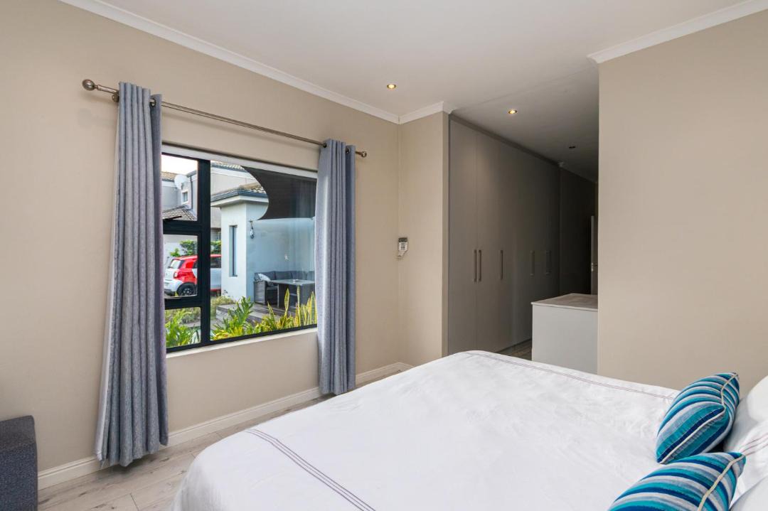 Photo of Bedroom in Bloubergstrand