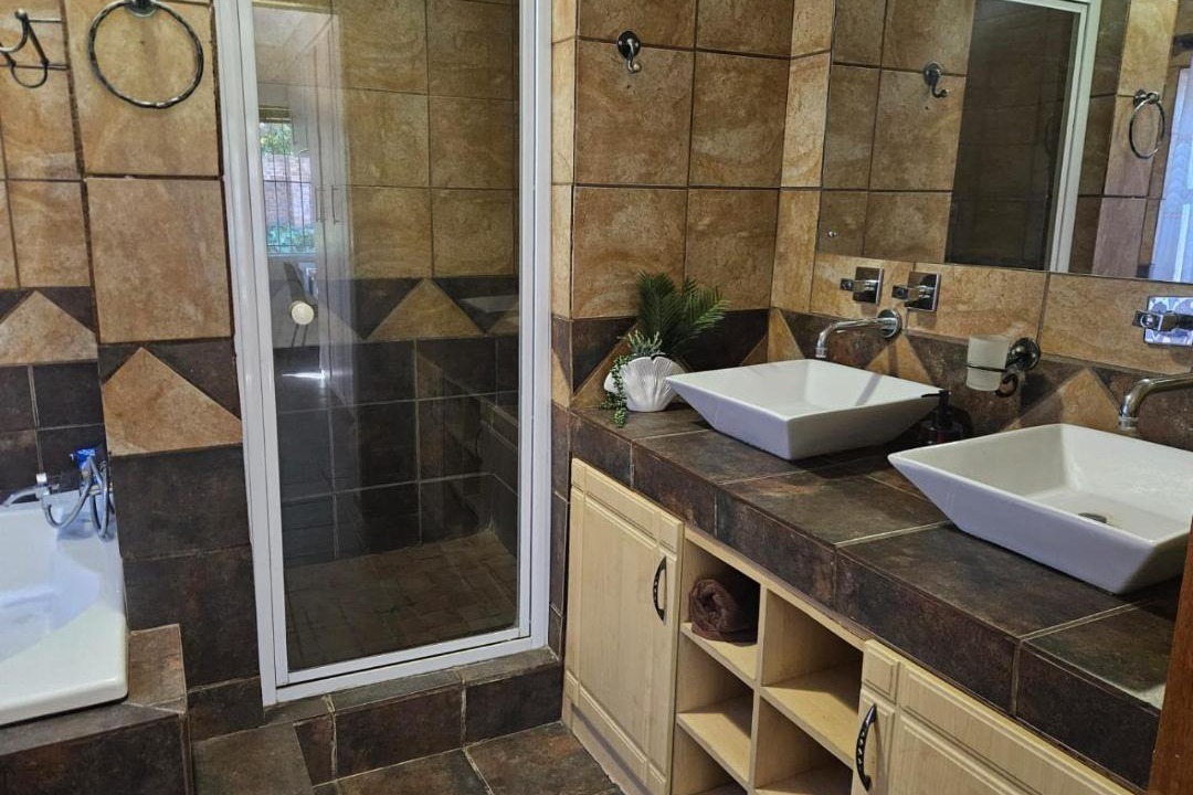 Photo of Bathroom in Eldoraigne