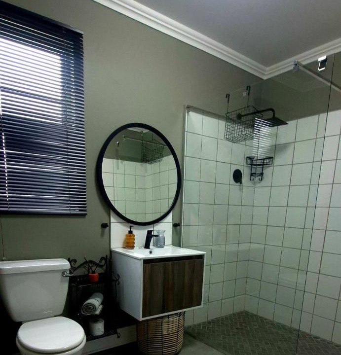 Photo of Bathroom in Graaff-Reinet