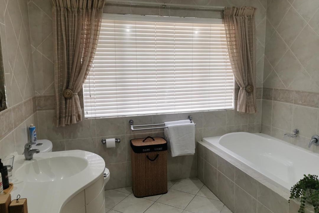 Photo of Bathroom in Farrarmere