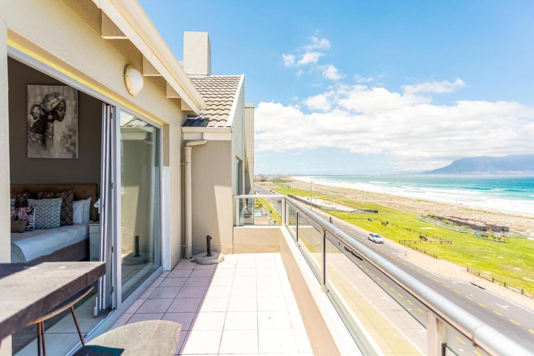 Photo of Others in Bloubergstrand