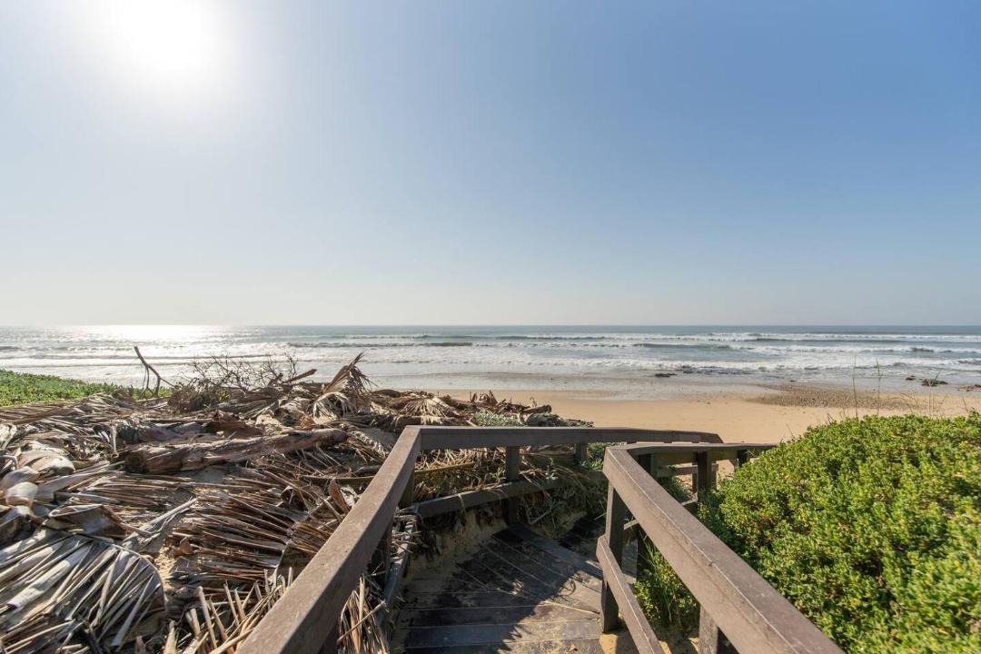 Photo of Others in Pollok Beach