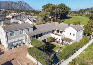 Hermanus Lodge on The Green in Hermanus