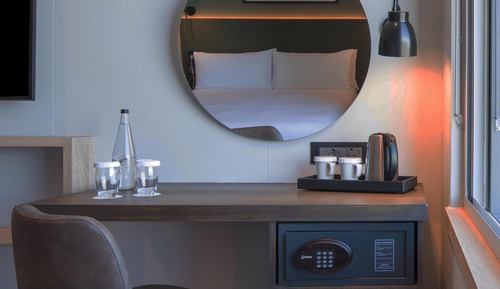 Basic Room, 1 King Bed