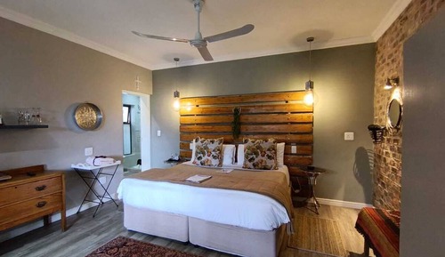 Luxury King/Twin Room: R5