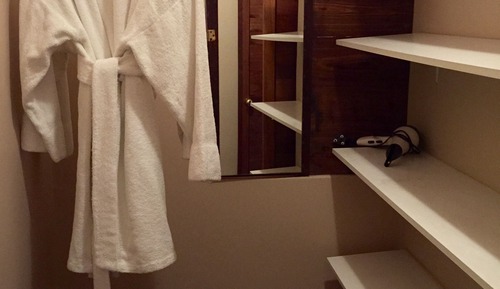 Suite (Merrilyn Oate's)