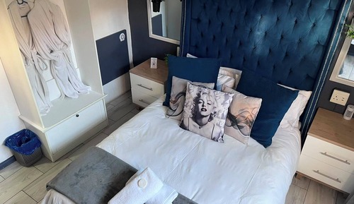 Deluxe Room, 1 Double Bed, Shared Bathroom