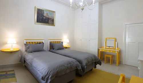 Single Beds En-suite Bath