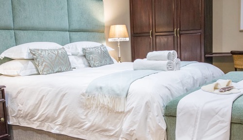 Honeymoon Suite