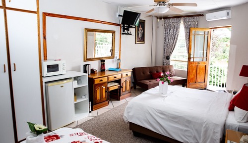 Family Room (Upstairs)