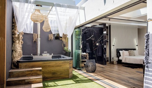 Romantic Suite, Garden View