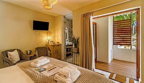 Luxury Double Room, 1 King Bed, Housekeeping, Pool View