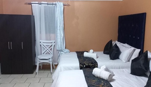 Room, 2 Bedrooms