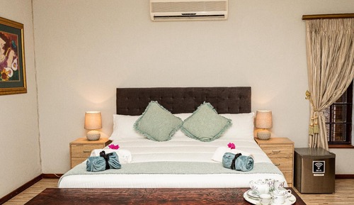 Premier Studio Suite, Garden View