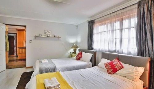 Executive Twin Room, Courtyard View
