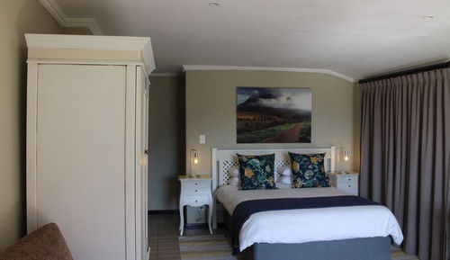 Country Room 7