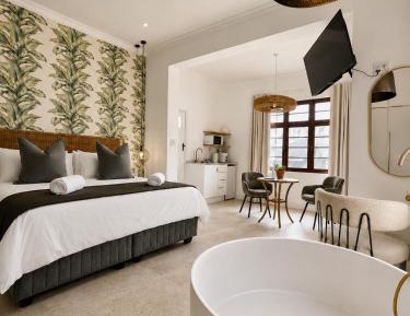Suite with Hot Tub