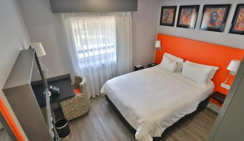 Standard Queen Room