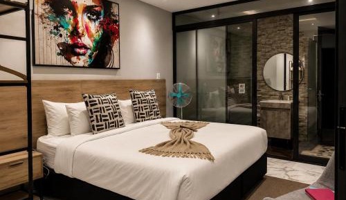 Standard Queen Room