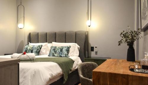 Deluxe Queen Room