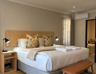 Deluxe Double or Twin Room with Lake View